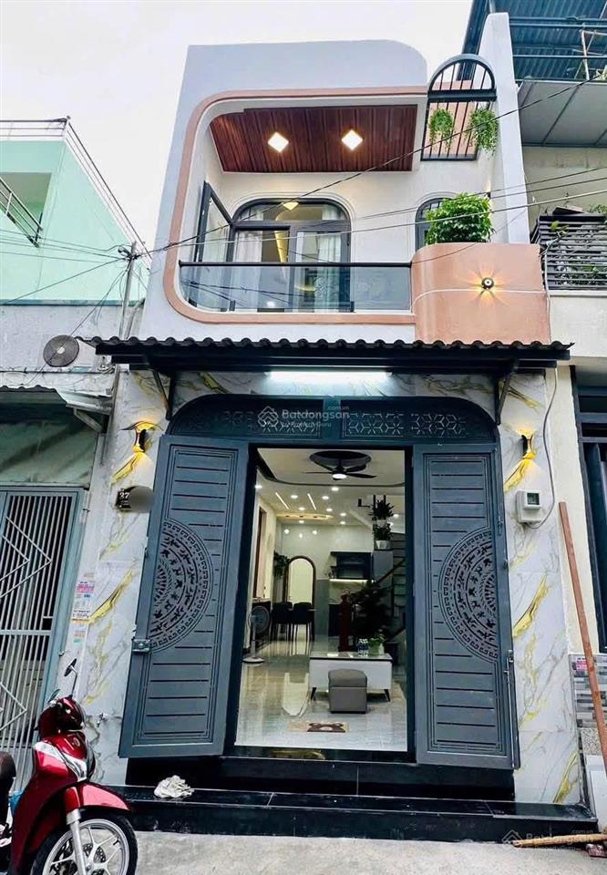 Nhà giáp tên lửa hẻm xe hơi ở liền