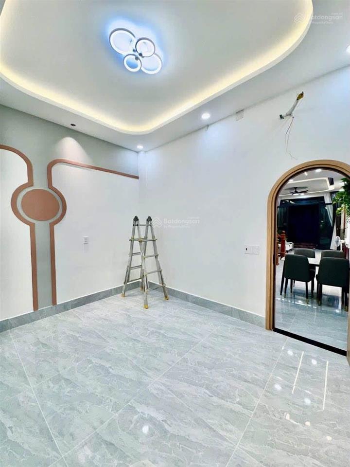 Nhà giáp tên lửa hẻm xe hơi ở liền