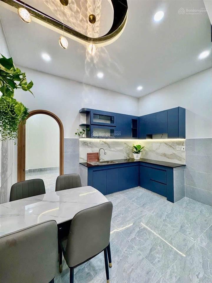Nhà giáp tên lửa hẻm xe hơi ở liền