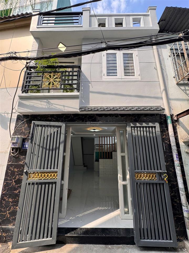 Nhà đẹp ỡ ngay hẻm 4m xe hơi ra vào thoải mái