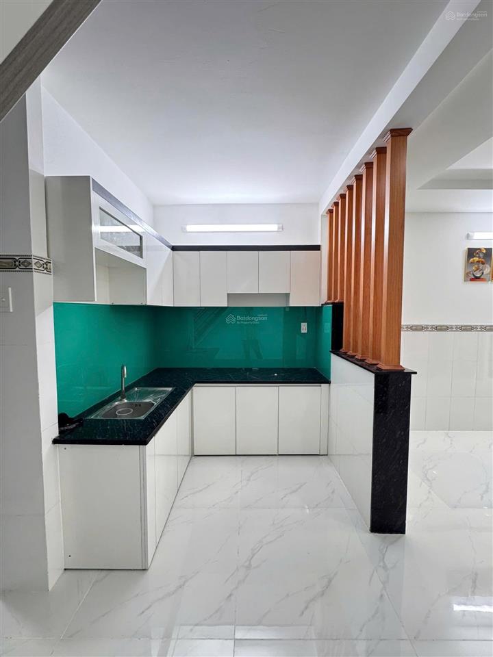 Nhà đẹp ỡ ngay hẻm 4m xe hơi ra vào thoải mái