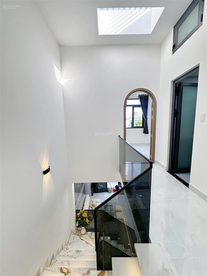 Nhà đẹp ở ngay giáp quận 6, hẻm rộng