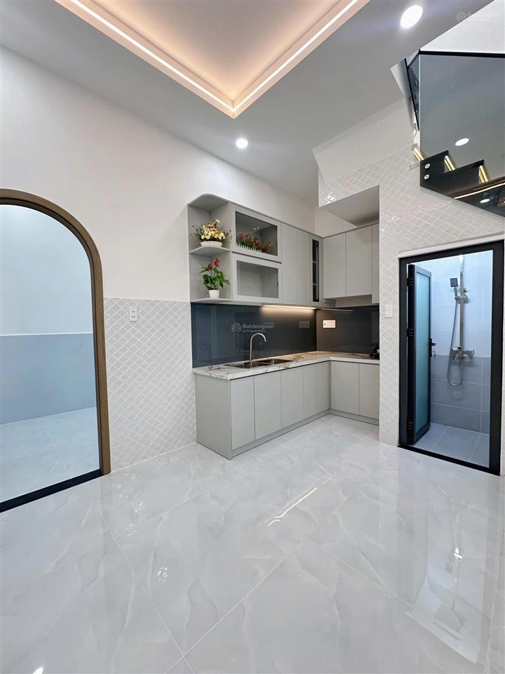 Nhà đẹp ở ngay giáp quận 6, hẻm rộng