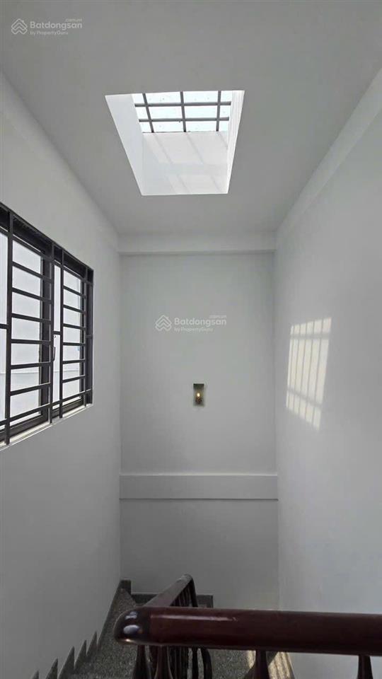 Nhà giáp khu tên lửa mới ở liền hẻm xe hơi