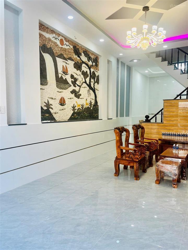 Nhà giáp khu tên lửa mới ở liền hẻm xe hơi