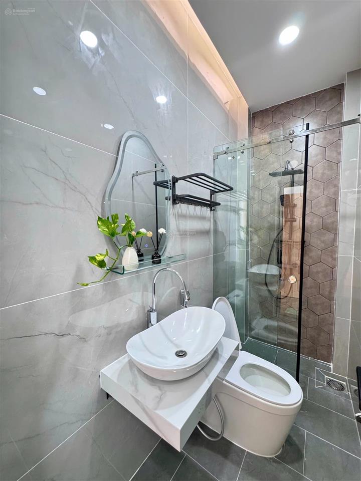 Nhà đẹp sang trọng ở ngay ngã tư bốn xã