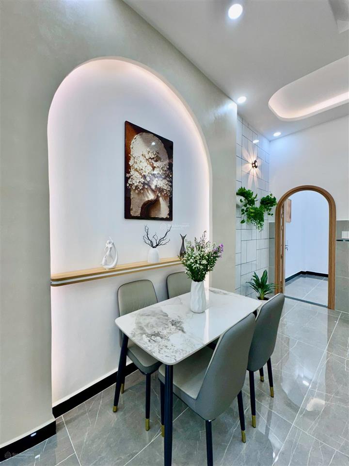 Nhà đẹp sang trọng ở ngay ngã tư bốn xã