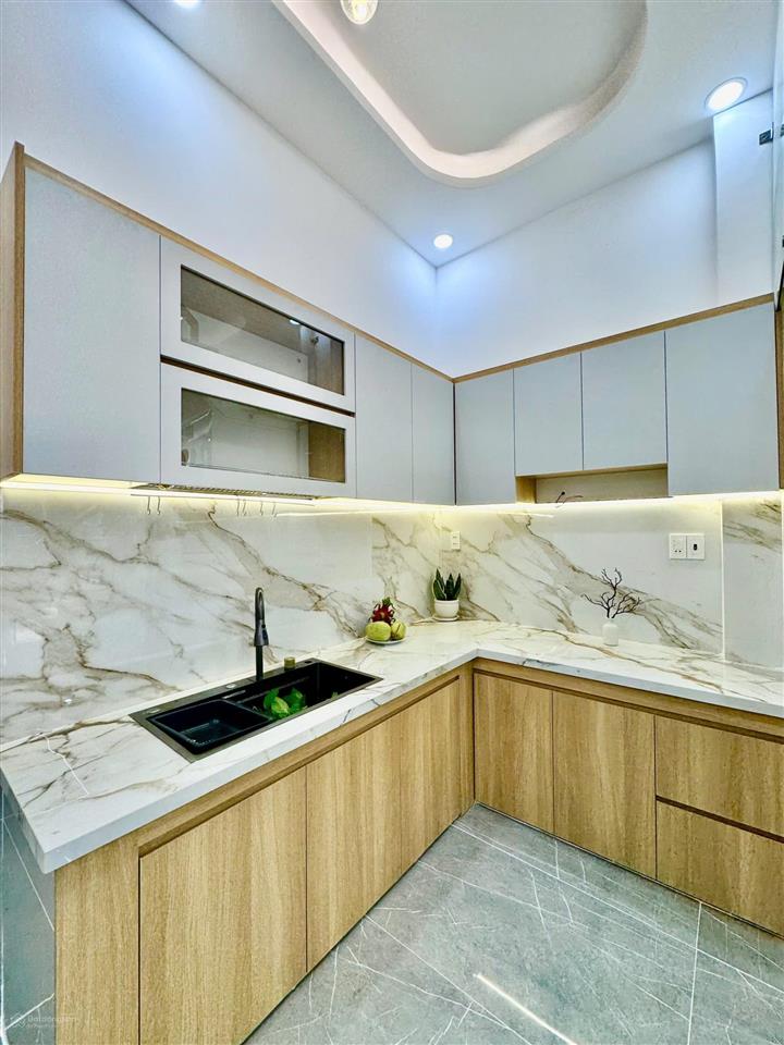 Nhà đẹp sang trọng ở ngay ngã tư bốn xã
