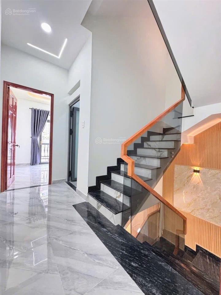 Nhà mới ở ngay đường mã lò hẻm xe hơi