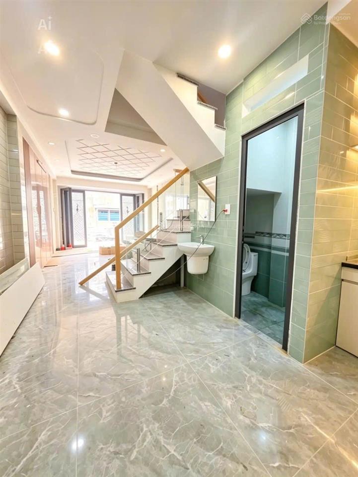 Nhà giáp quận 6 ngay bến xe miền tây