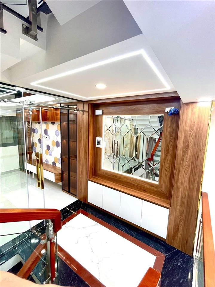 Hoa hồng 1. nhà đẹp sang trọng ở ngay