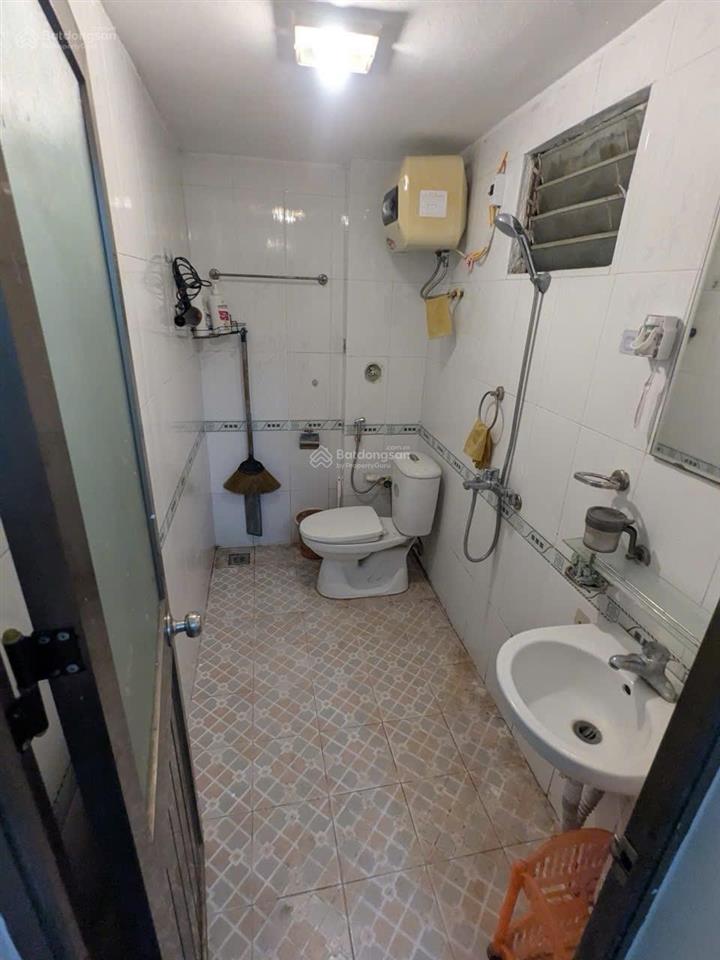 Căn hộ tầng 4 ngõ văn hương, hơn 100m ra tới đường.