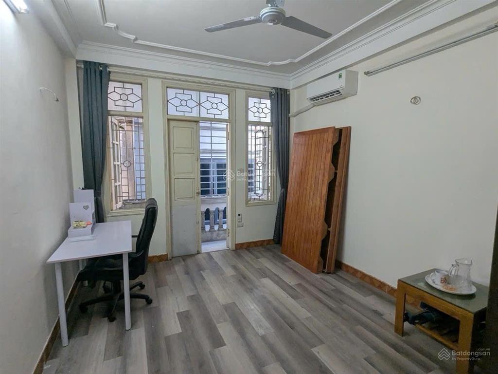 Căn hộ tầng 4 ngõ văn hương, hơn 100m ra tới đường.