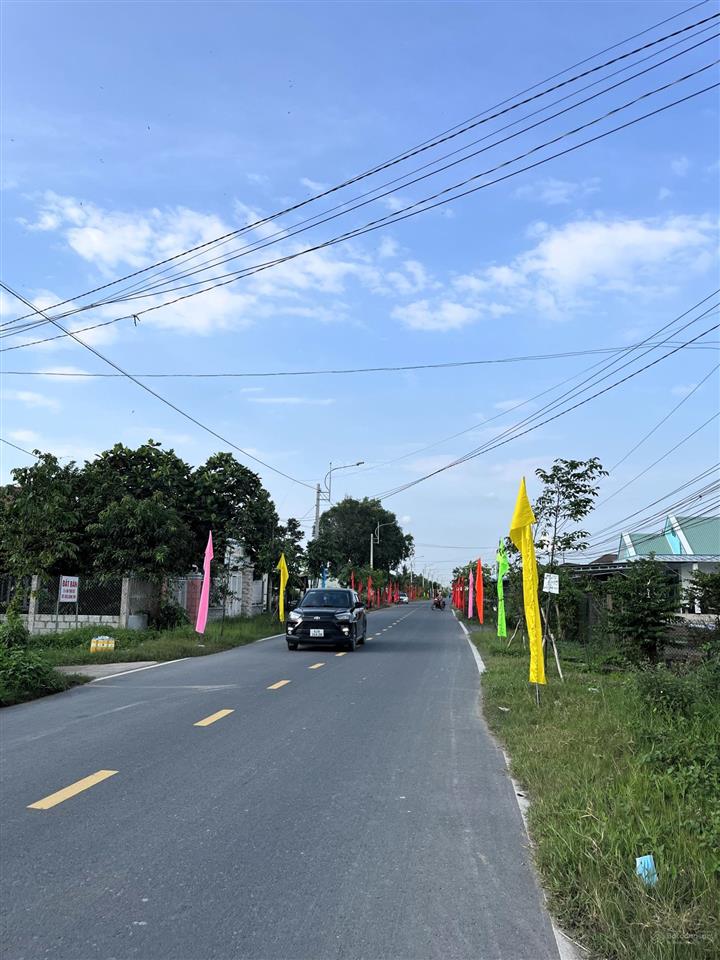 Đất thổ cư 5x60m mặt tiền nhựa láng cẩm