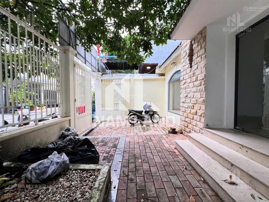 Cho thuê biệt thự 5pn, 4wc, 180m2, giá siêu hời 83 triệu tại 1/2, đường 33, an khánh, q2, hcm
