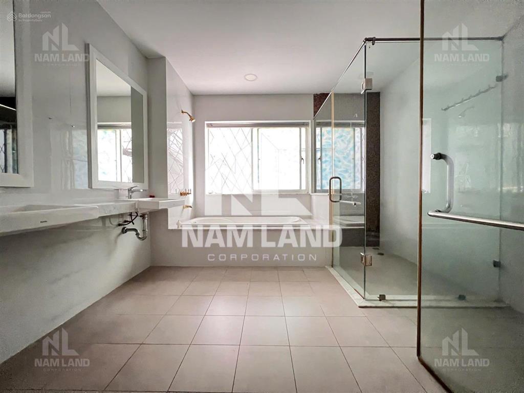 Cho thuê biệt thự 5pn, 4wc, 180m2, giá siêu hời 83 triệu tại 1/2, đường 33, an khánh, q2, hcm