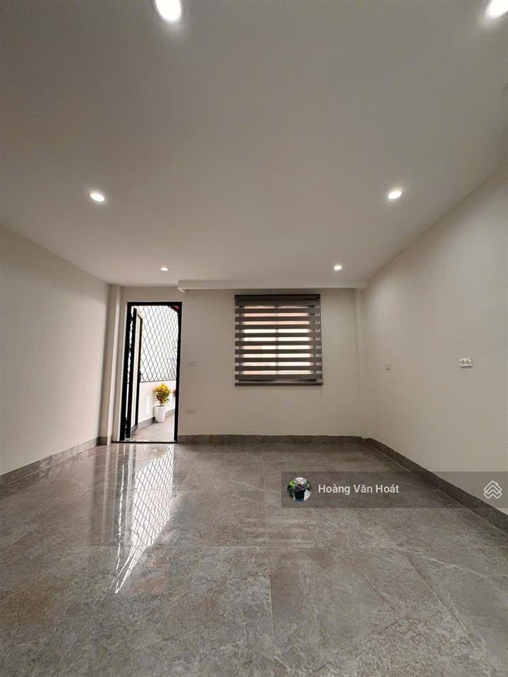 Bán nhà 52m đối diện tttm aeon mall long biên mới đẹp về ở luôn.