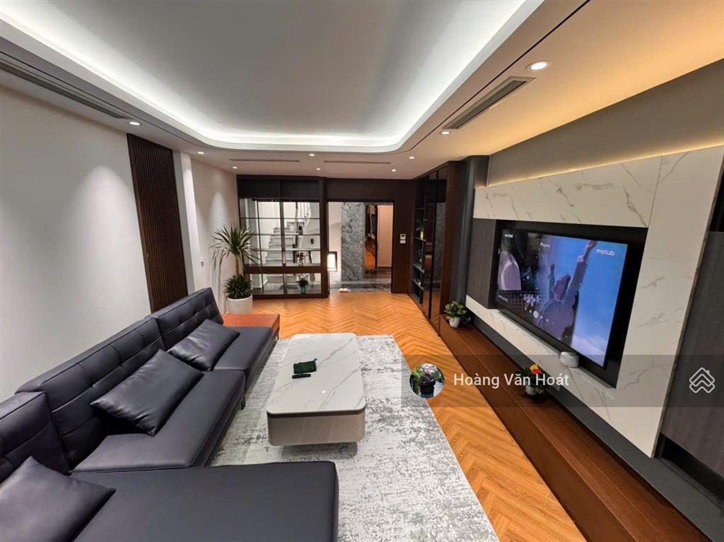 Bán nhà 52m đối diện tttm aeon mall long biên mới đẹp về ở luôn.