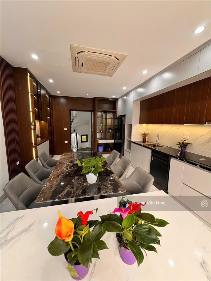 Bán nhà 52m đối diện tttm aeon mall long biên mới đẹp về ở luôn.