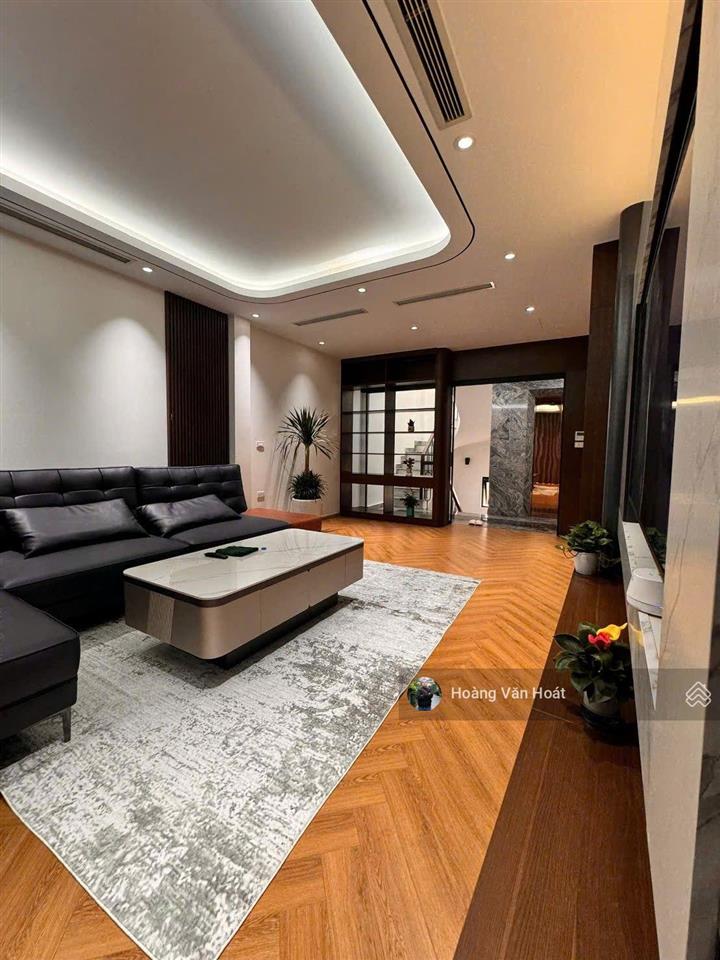 Bán nhà 52m đối diện tttm aeon mall long biên mới đẹp về ở luôn.