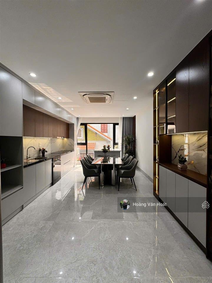 Bán nhà 52m đối diện tttm aeon mall long biên mới đẹp về ở luôn.