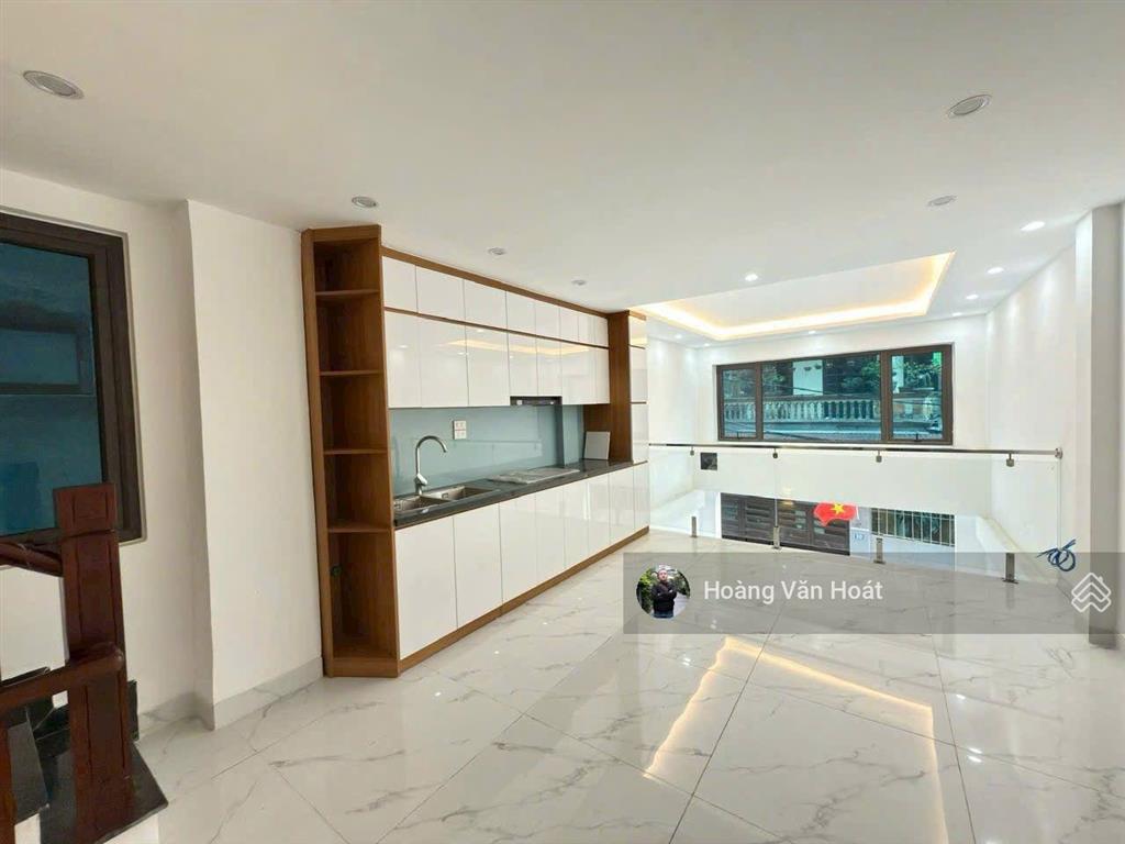 Bán nhà long biên 49m2 x 6 tầng thang máy x 3 ngủ  ô tô vào, lô góc cực thoáng