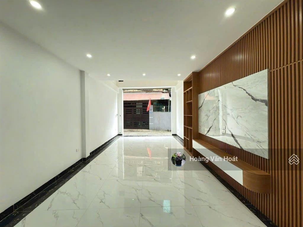 Bán nhà long biên 49m2 x 6 tầng thang máy x 3 ngủ  ô tô vào, lô góc cực thoáng