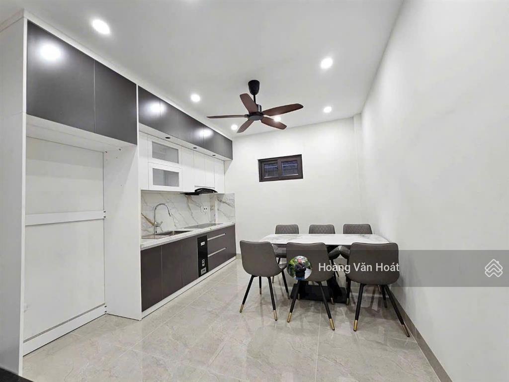 Bán nhà ngõ ẩm thực  sài đồng. sân cổng riêng  full nội thất, 51m2 x 4t.  0965 858 ***