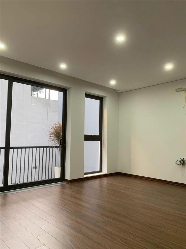 Bán nhà thạch bàn  cổ linh. gần khu đô thị garden city  ô tô đỗ cổng.  0965 858 ***
