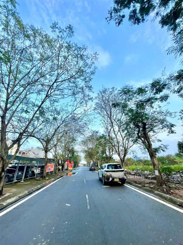 Bán nhà bát khối long biên  view công viên hồ điều hoà  vị trí cực đẹp