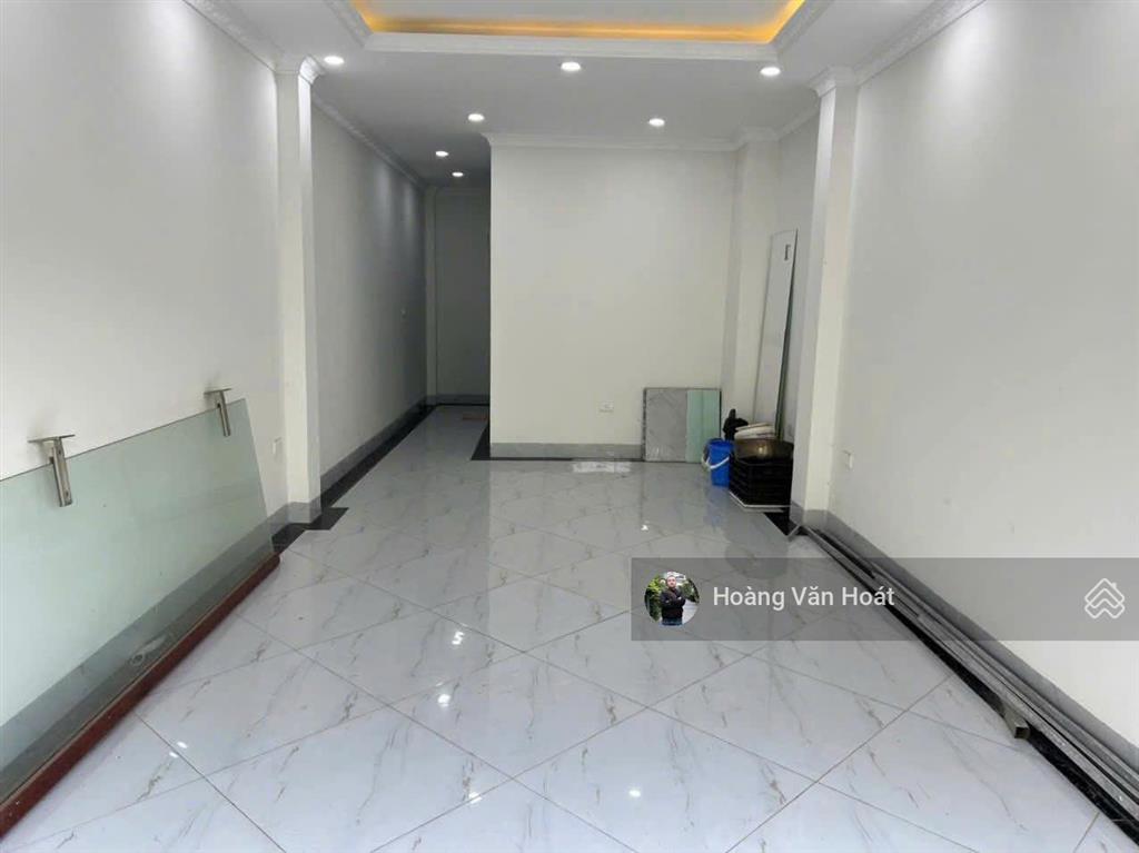 Bán nhà sát khu tđc long biên  đường vỉa hè, gara ôtô dừng đỗ ngày đêm  cạnh hồ