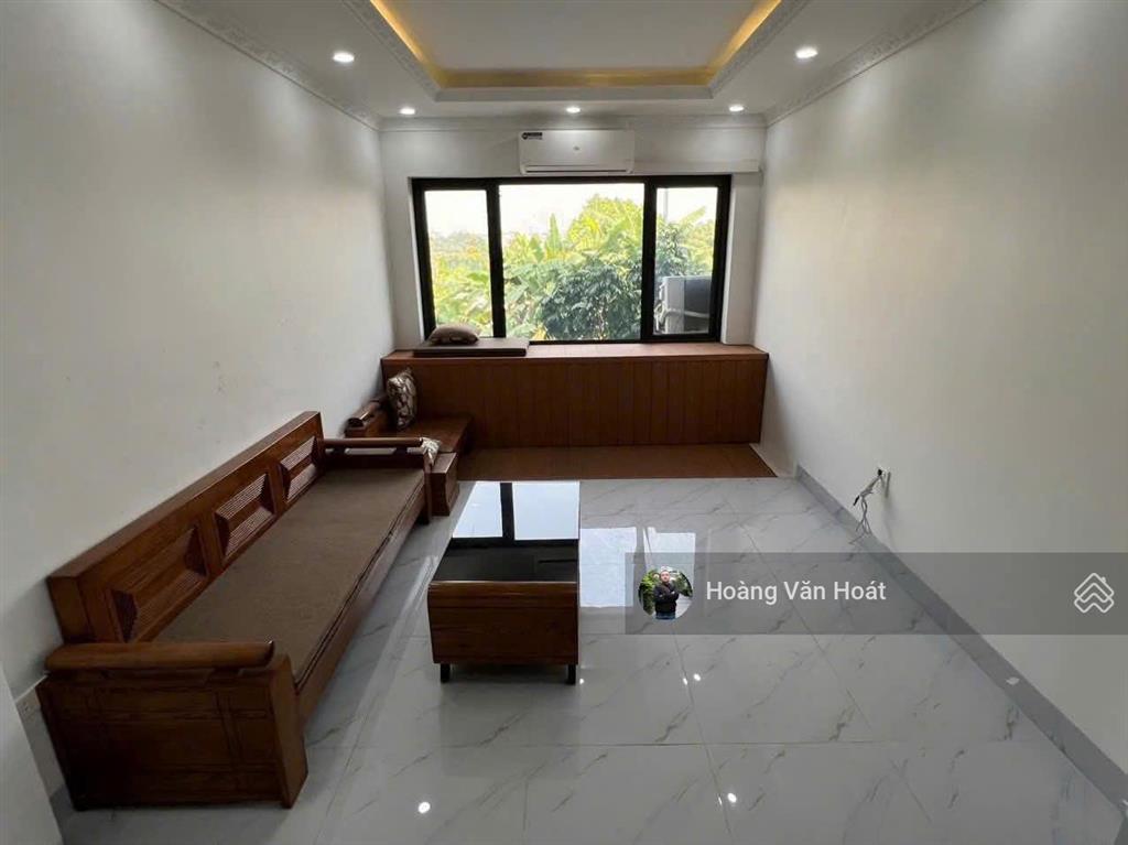 Bán nhà sát khu tđc long biên  đường vỉa hè, gara ôtô dừng đỗ ngày đêm  cạnh hồ