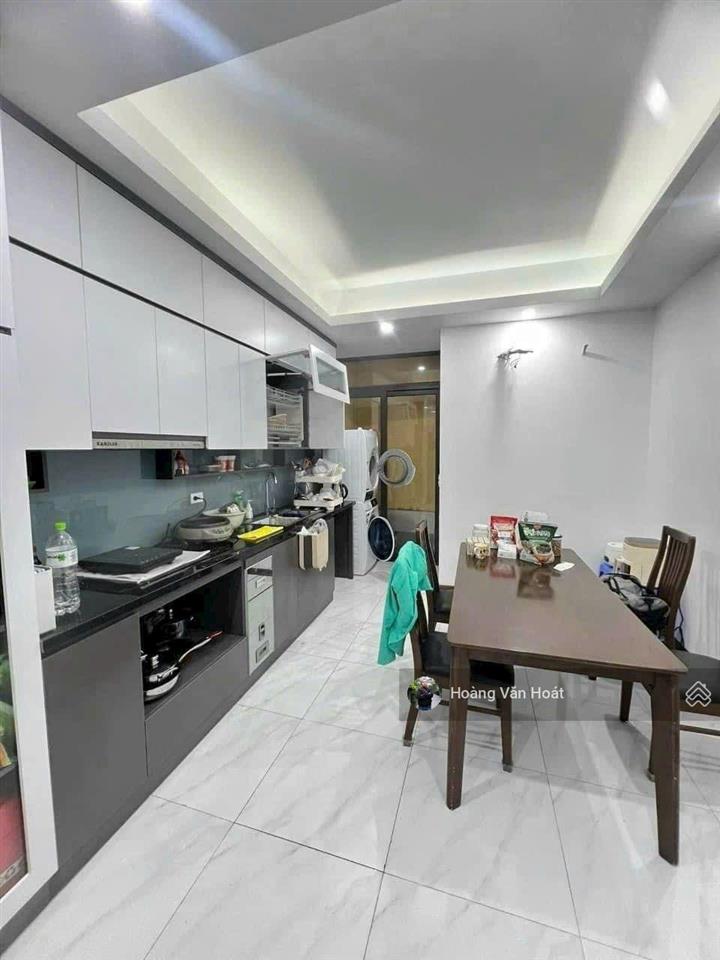 Nhà đẹp trung tâm long biên nằm giữa cầu vĩnh tuy và chương dương 57m2 x 5 tầng ô tô vào sẵn ô chờ