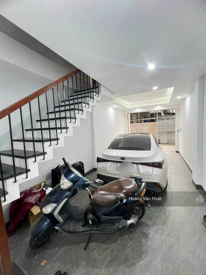Nhà đẹp trung tâm long biên nằm giữa cầu vĩnh tuy và chương dương 57m2 x 5 tầng ô tô vào sẵn ô chờ