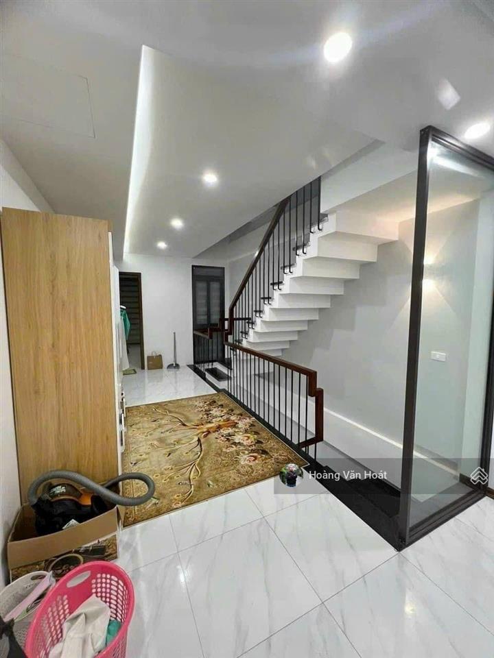 Nhà đẹp trung tâm long biên nằm giữa cầu vĩnh tuy và chương dương 57m2 x 5 tầng ô tô vào sẵn ô chờ