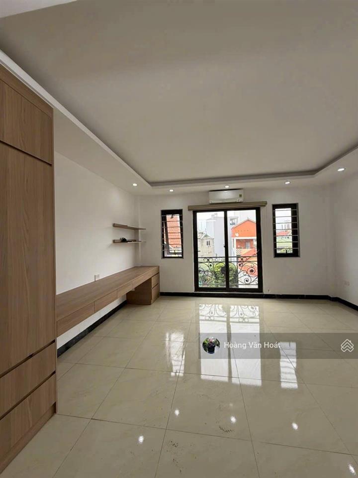 Bán nhà 50m2 xây 5 tầng thang máy đường thông, ô tô vào nhà ngay bát khối long biên
