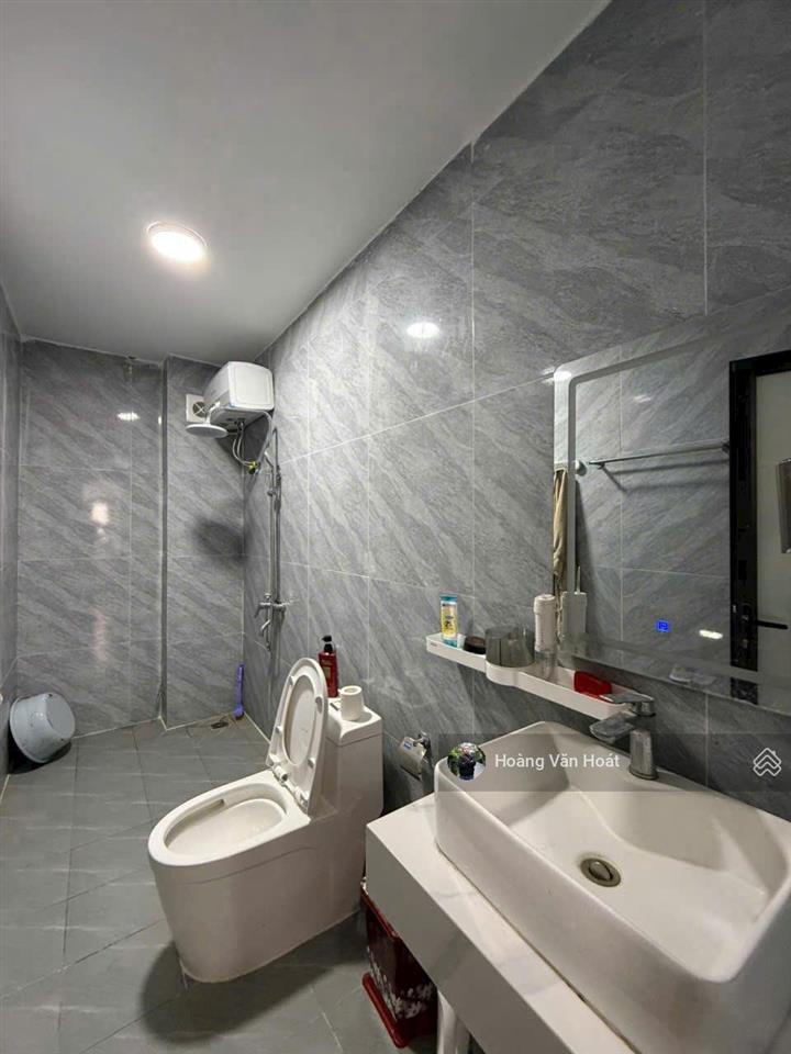Bán nhà 50m2 xây 5 tầng thang máy đường thông, ô tô vào nhà ngay bát khối long biên