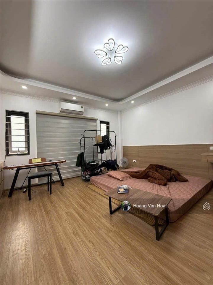 Bán nhà 50m2 xây 5 tầng thang máy đường thông, ô tô vào nhà ngay bát khối long biên