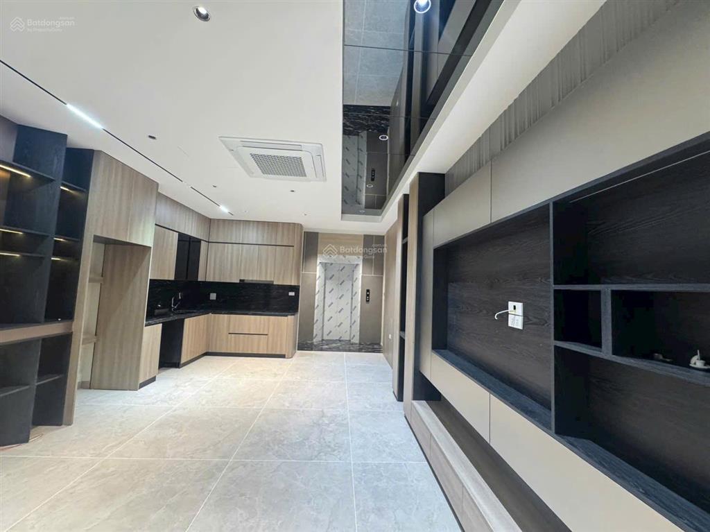 Hàng f0 chỉ hơn 10 tỷ ngay bát khối long biên. ngõ 6m  ô tô 7 chỗ cất trong nhà.