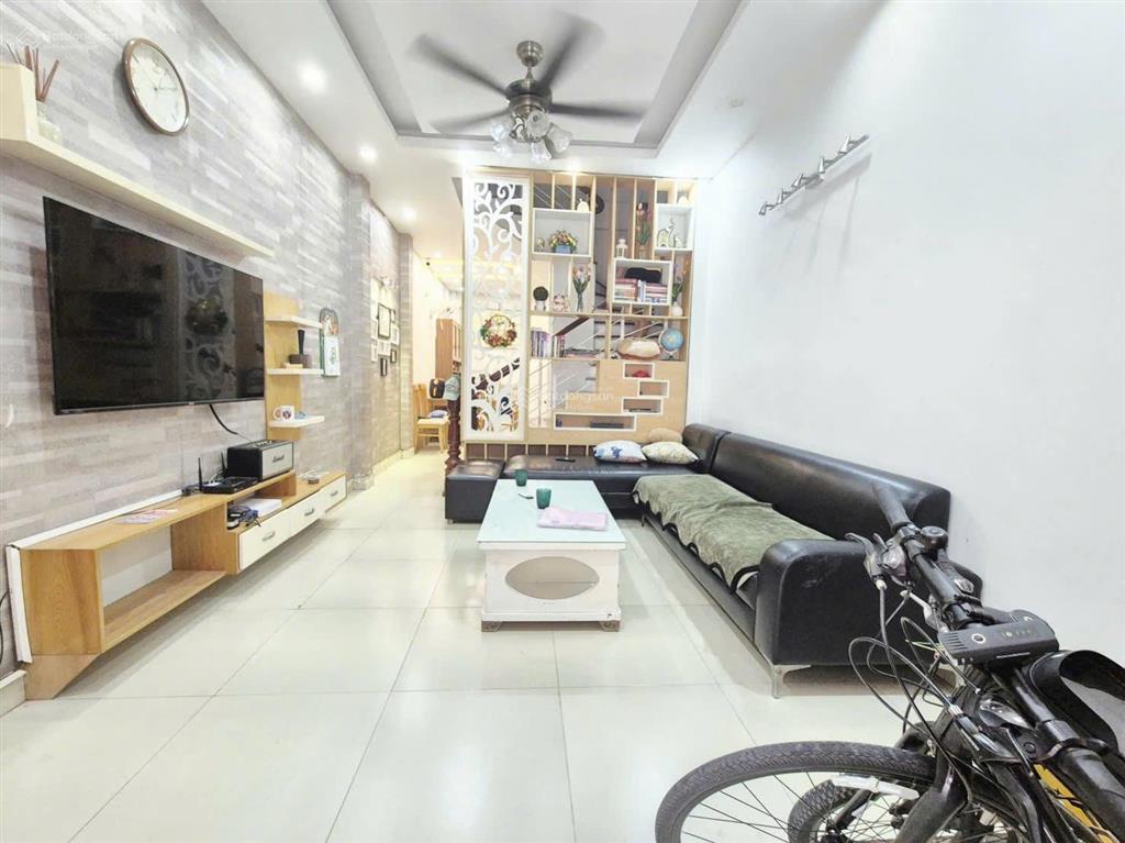 Nhà dân xây đối diện aeon long biên  ô tô đỗ cửa  giá hơn 7 tỷ.  0965 858 ***