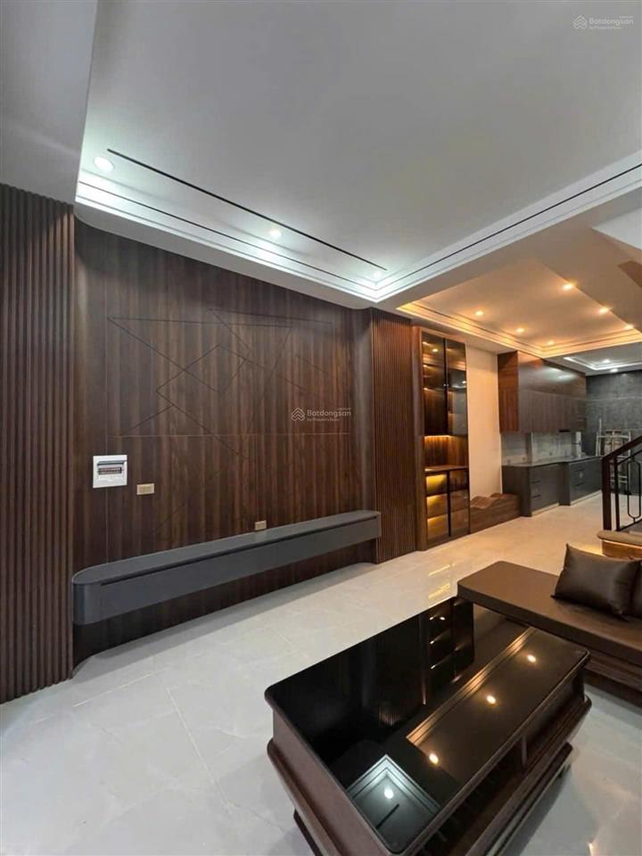 Siêu phẩm thạch bàn  long biên  dt 50m2 x 5t  nhà đẹp đẳng cấp, có thang máy