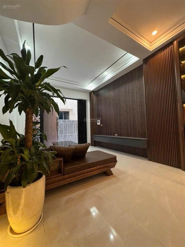Siêu phẩm thạch bàn  long biên  dt 50m2 x 5t  nhà đẹp đẳng cấp, có thang máy