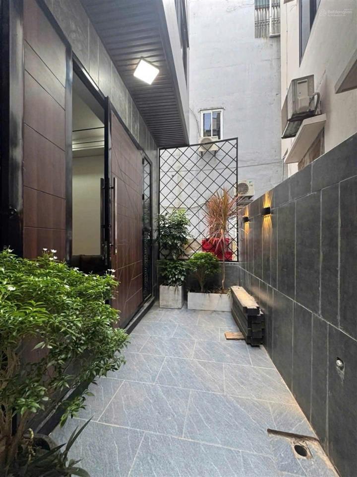 Siêu phẩm thạch bàn  long biên  dt 50m2 x 5t  nhà đẹp đẳng cấp, có thang máy