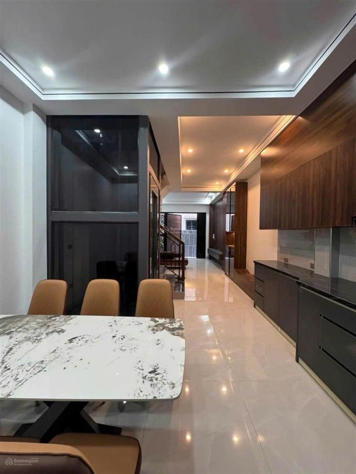 Siêu phẩm thạch bàn  long biên  dt 50m2 x 5t  nhà đẹp đẳng cấp, có thang máy