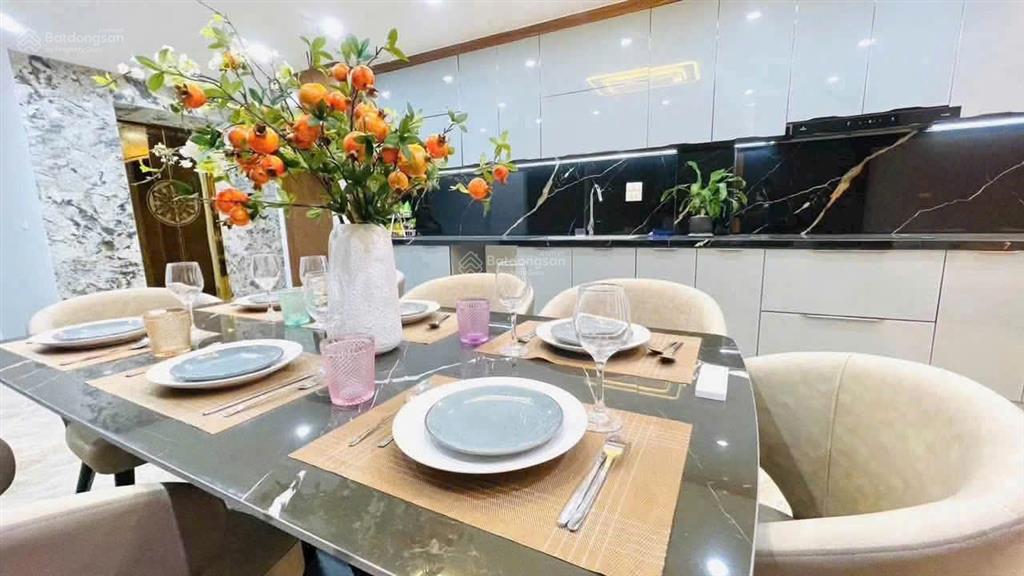 Nhà đẹp long biên view hồ đầm tranh kinh doanh  72m x 7t thang máy.