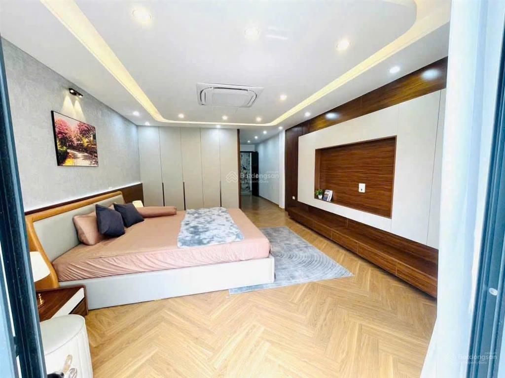 Nhà đẹp long biên view hồ đầm tranh kinh doanh  72m x 7t thang máy.