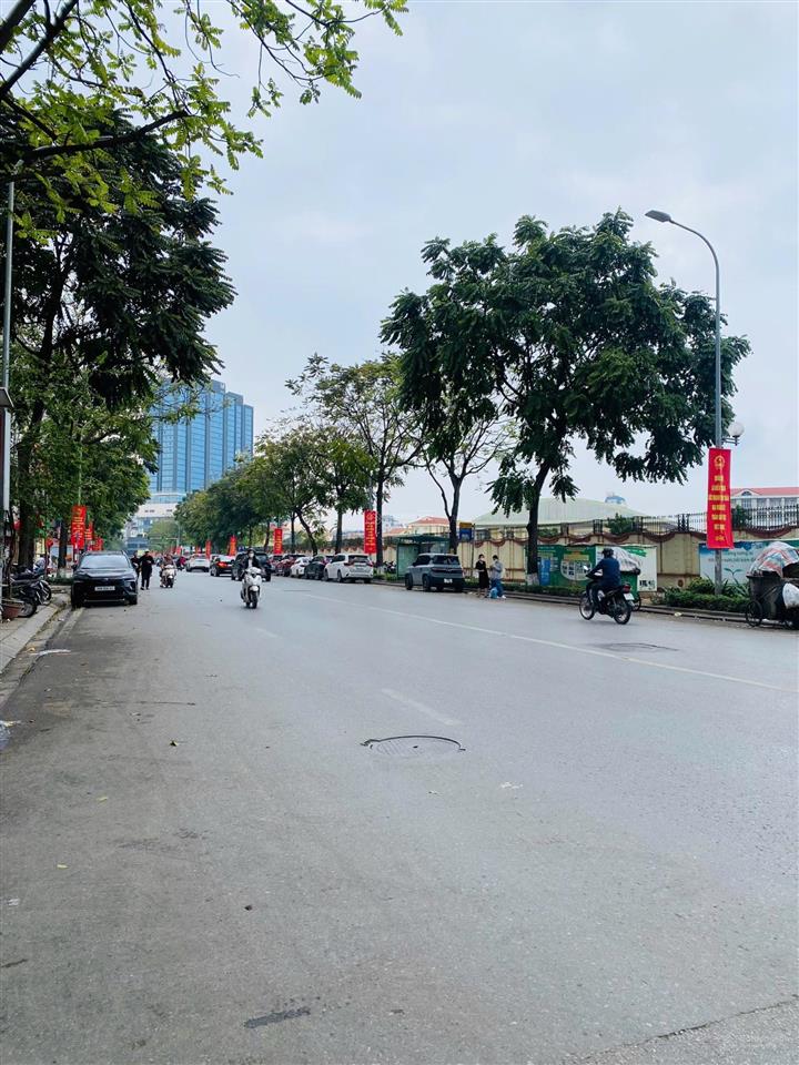 Bán nhà nguyễn ngọc nại  hoàng văn thái 3 bước ra phố mặt tiền rộng chỉ hơn 13 tỷ 0981 669 ***