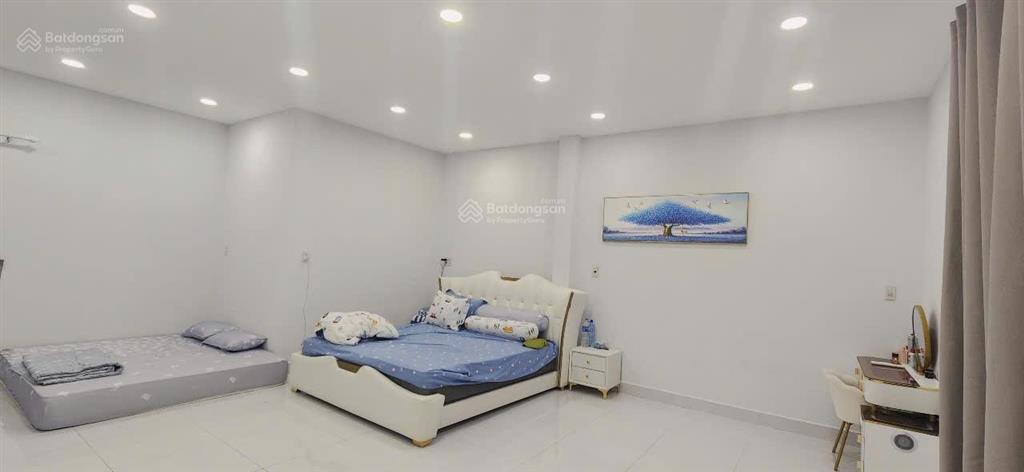 Chính chủ hạn giá bán gấp 3 tầng đẹp mê, nội thất xịn, cách biển 800m