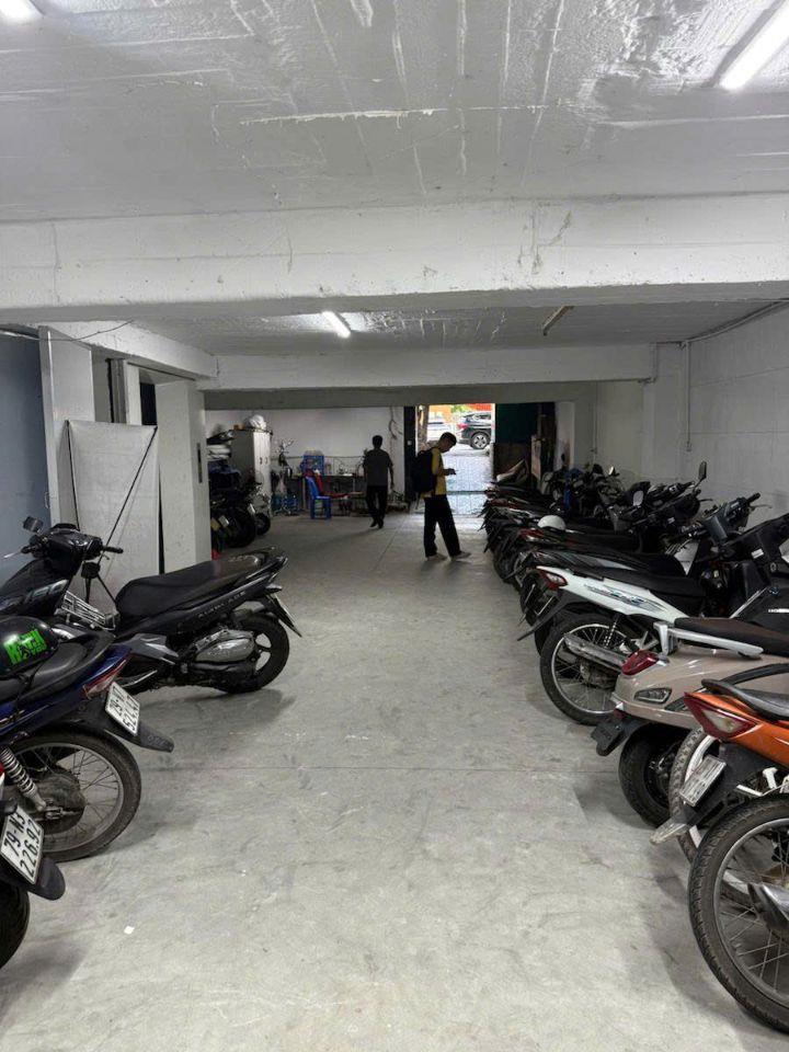 Nhà mặt phố Khúc Thừa Dụ thuộc KĐT Dịch Vọng Mới - Cầu Giấy 173m2, nhỉnh 900tr/m2