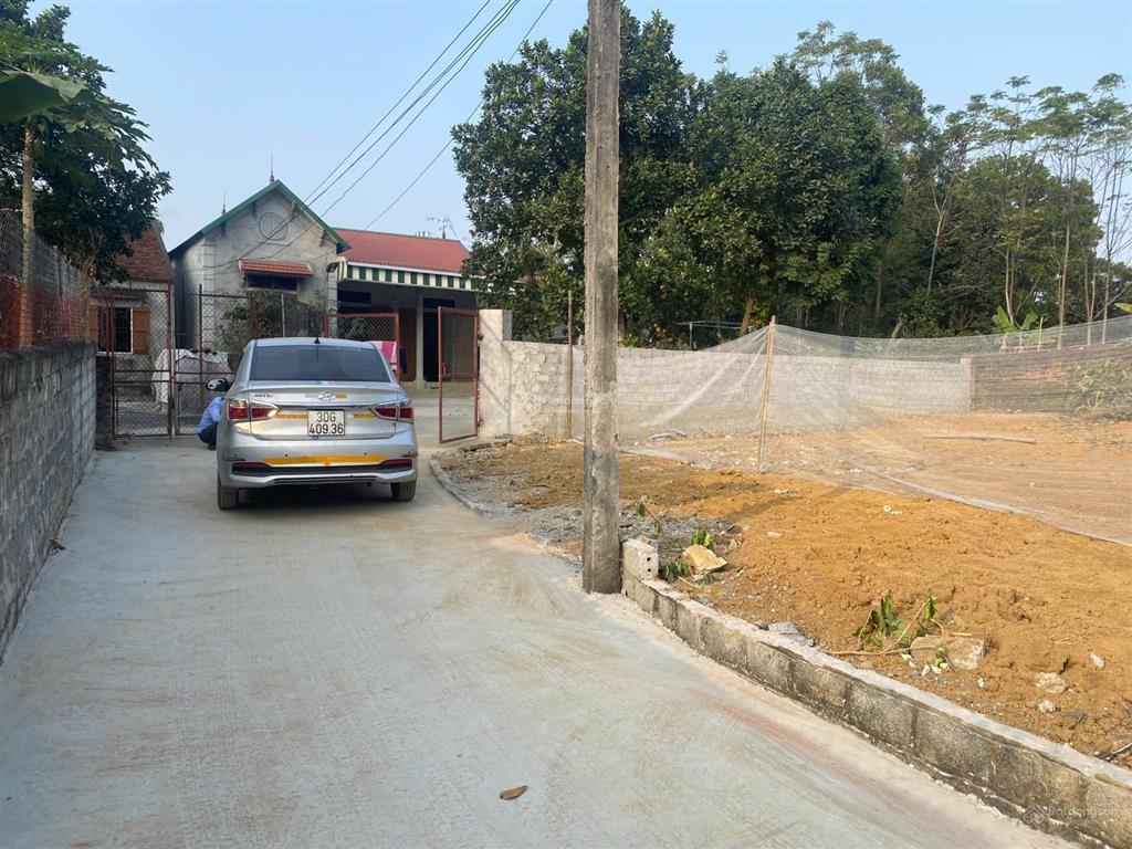 Bán đất đông yên 100 mét full thổ cư giá chỉ 1 tỷ 850 tr bao sổ sách